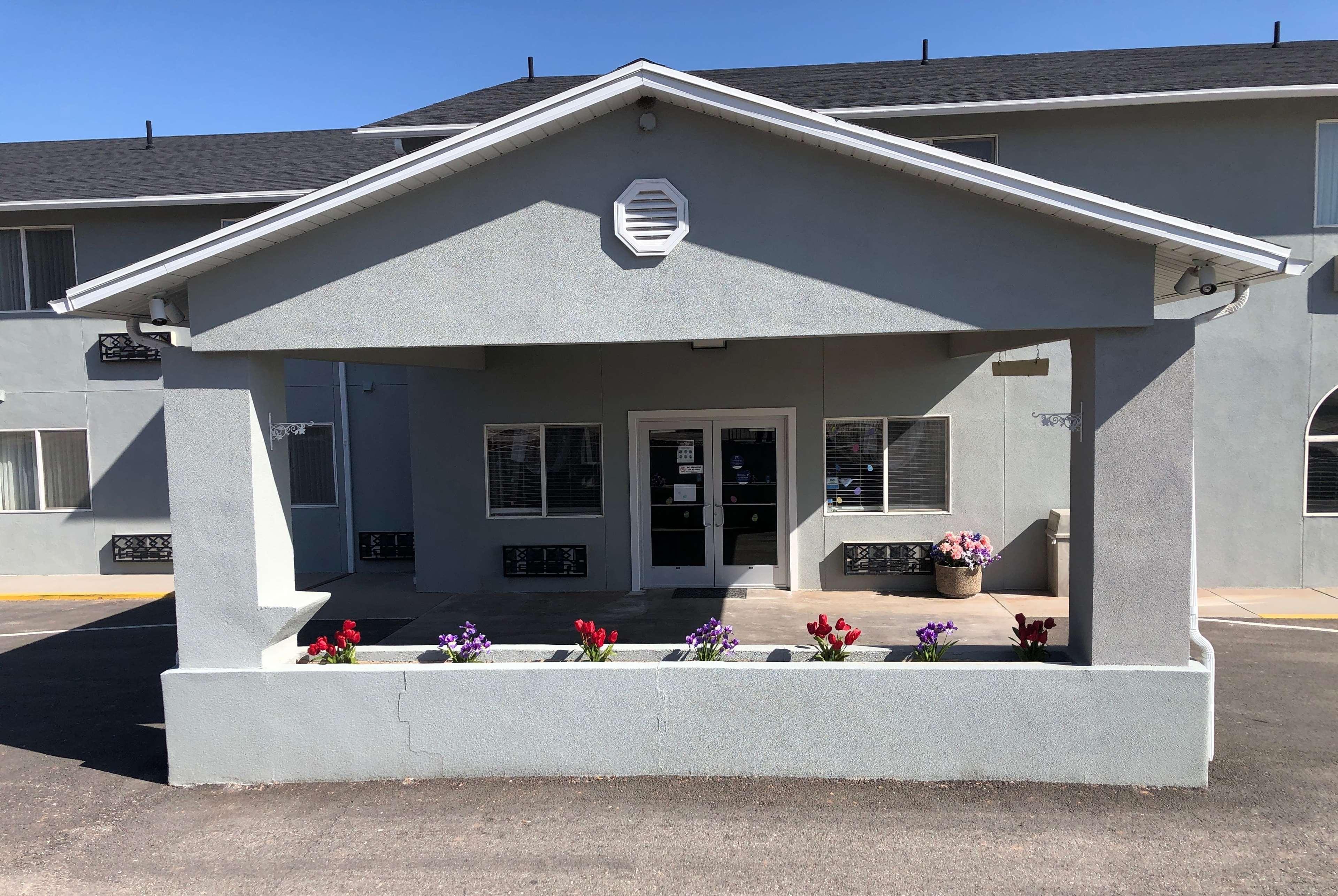 Super 8 By Wyndham Price Motel Exterior foto