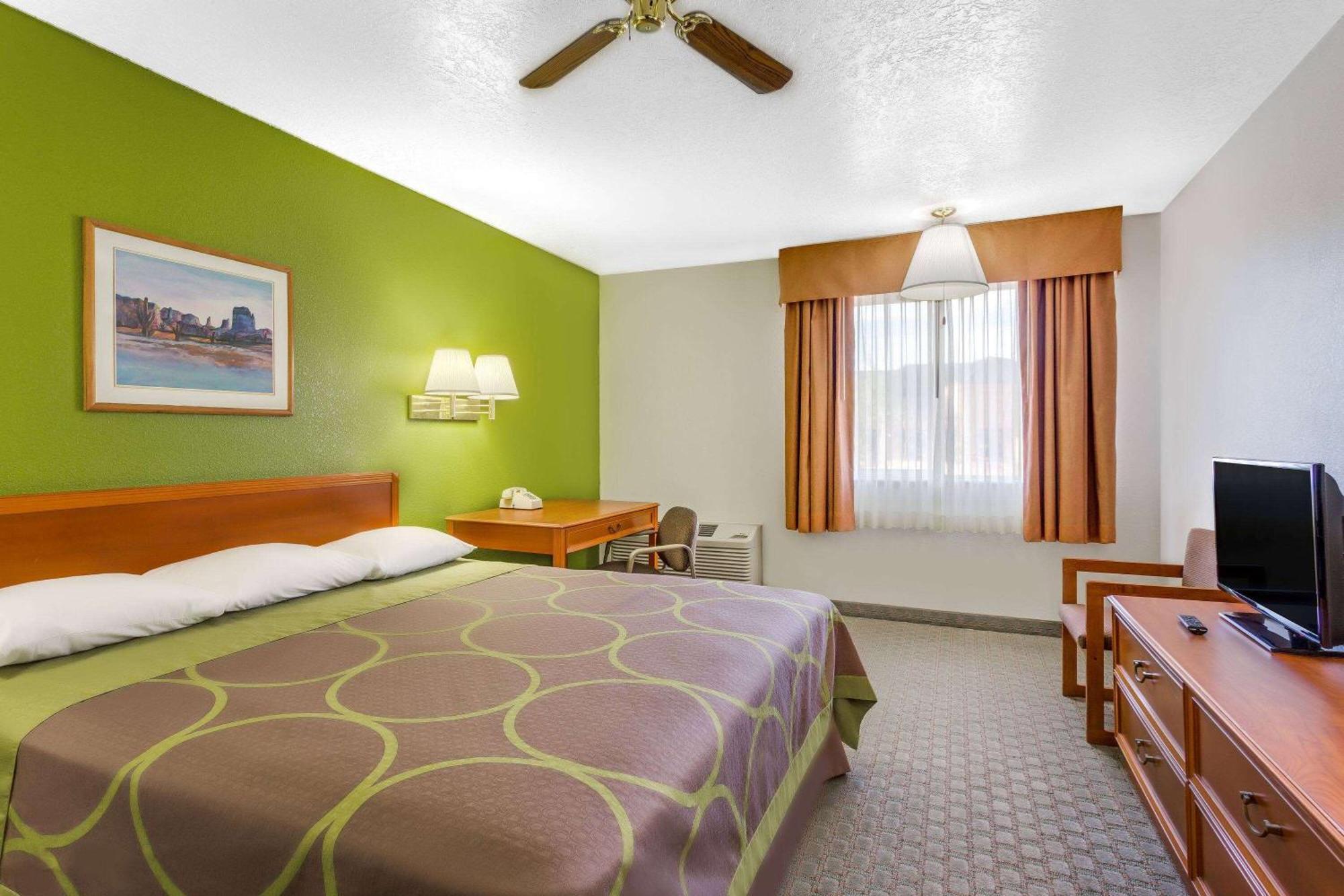 Super 8 By Wyndham Price Motel Exterior foto